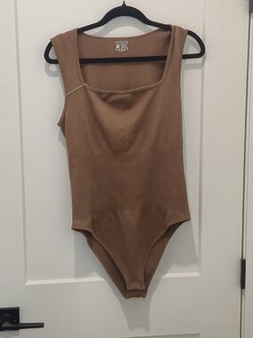 Ribbed Square Neck Bodysuit in Brown